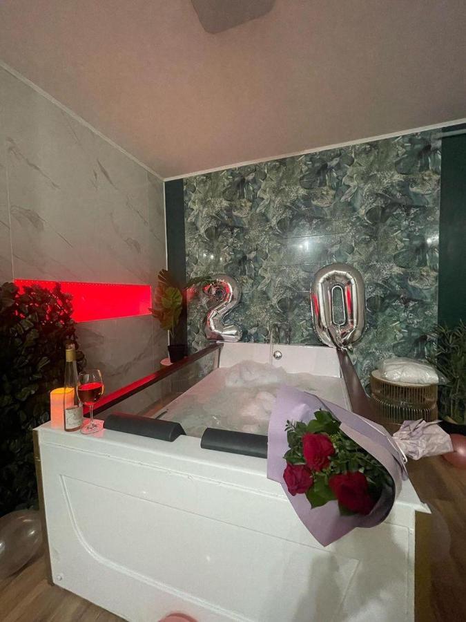 Jacuzzi Apartment Бая-Маре Экстерьер фото